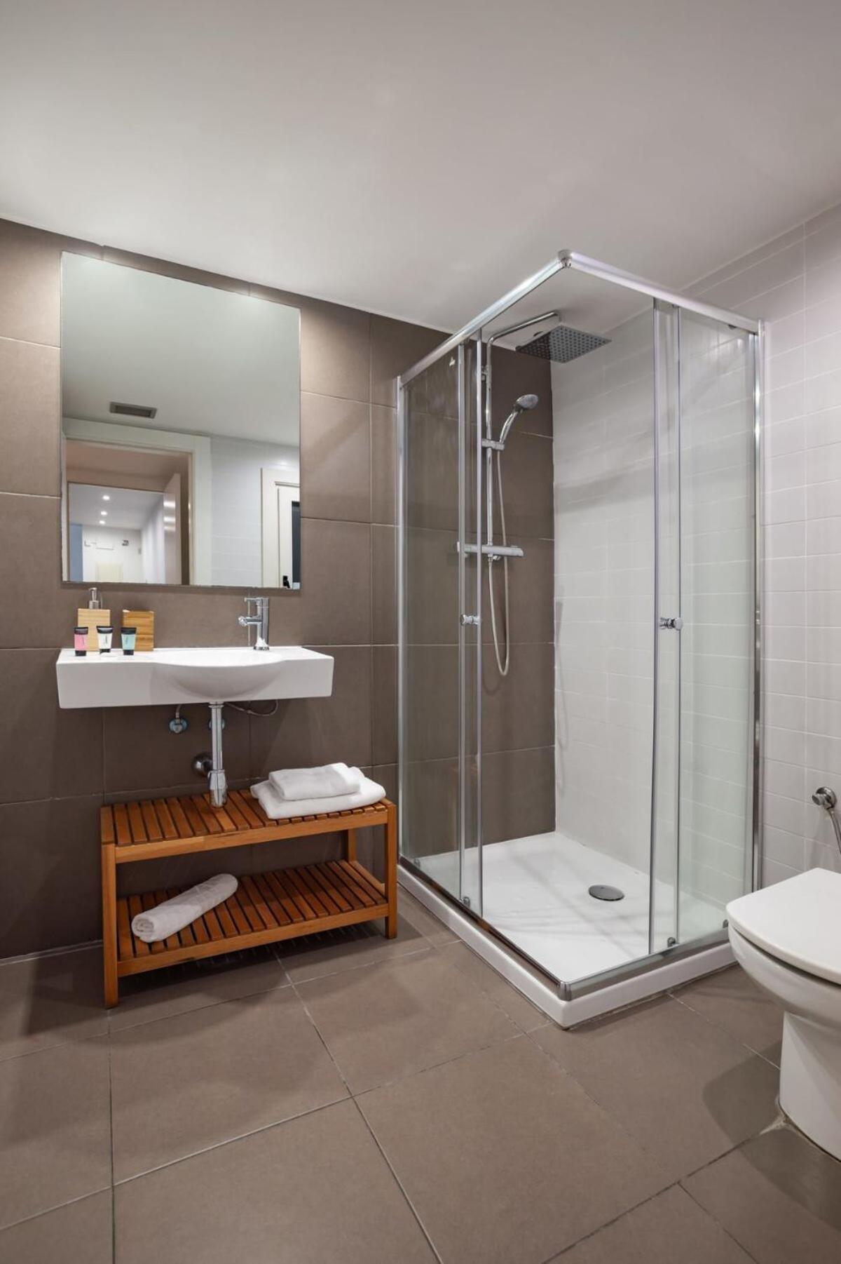 Modern And Bright 4bd Triplex In Paralel! Ferienhaus *